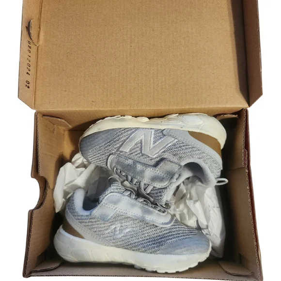 NWT New Balance Boys Shoes Size 6 1/2 Gray Model 1440 Fresh Foam Velcro Shoes - Picture 1 of 8